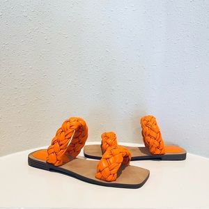 Guess Women’s Braided Orange Slide Sandals Size 10 NEW